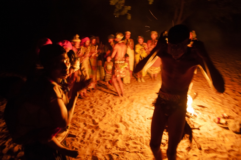 Namibia_San-Bushmen_Juhoansi_Nhoma-Village_2009Oct28_1283