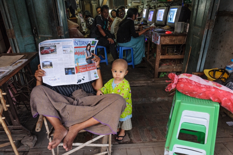 Burma_Mandalay_20100202_1052