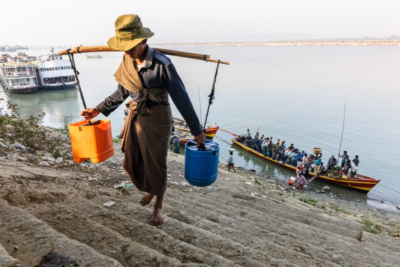 Burma_Mandalay_20100202_1113