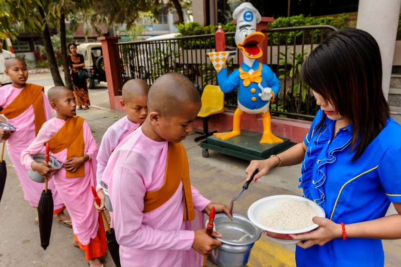 Burma_Mandalay_20100205_4438