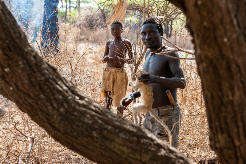 Tanzania_Hadzabe_Hunting_Monkey_2009Nov02_5936-Edit