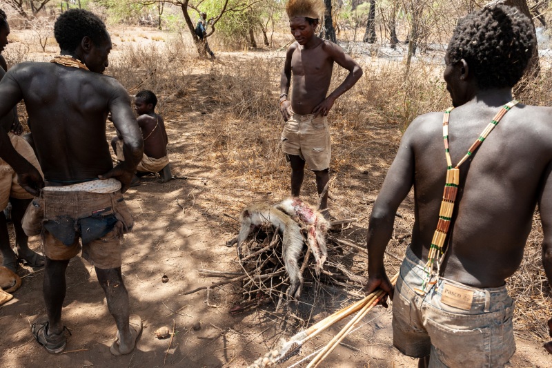 Tanzania_Hadzabe_Hunting_Monkey_2009Nov03_5904