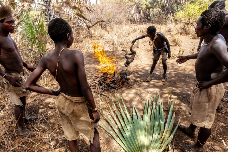 Tanzania_Hadzabe_Monkey_Hunting_Bush-Meat_2009Nov03_6243