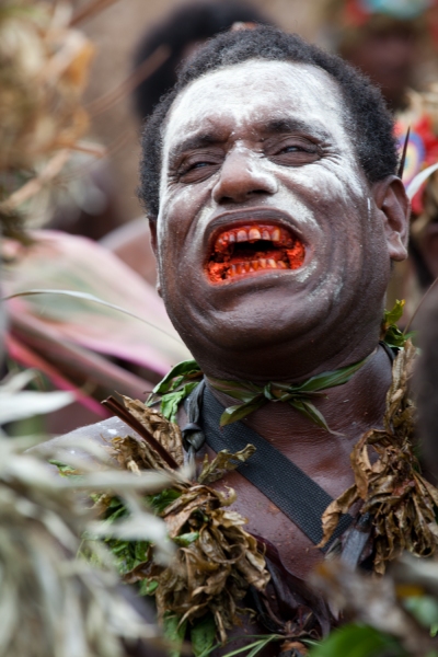 PNG_Mask_Baining-Fire-Dance_2009Jul16_0593