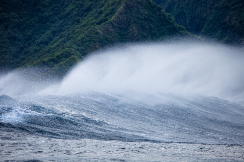 Tahiti_Waves_M-Surf__2009May23_0299-Enhanced-NR